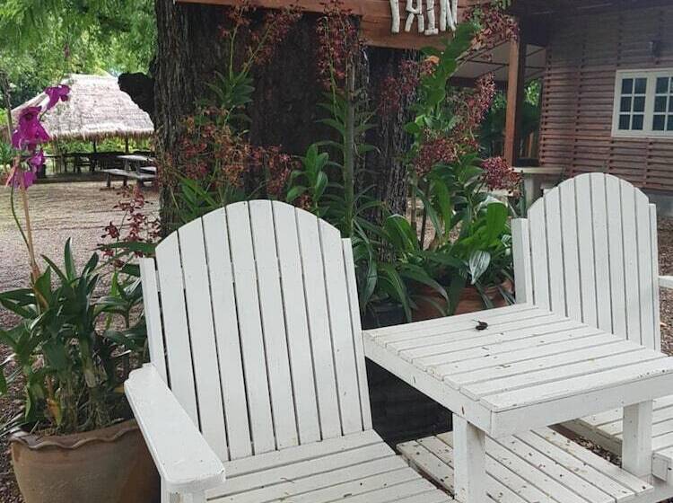 בית מלון כפרי Sai Yok Noi Blue Mountain Resort