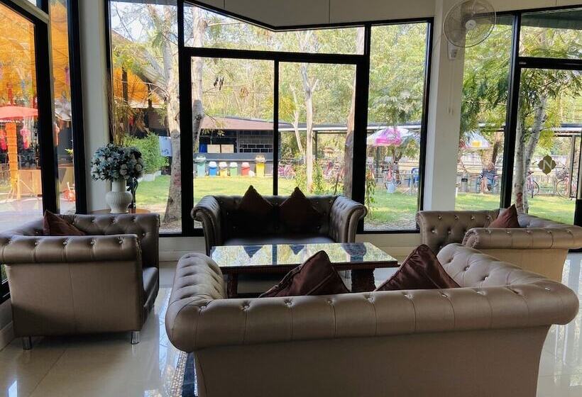 هتل Namthong Nan