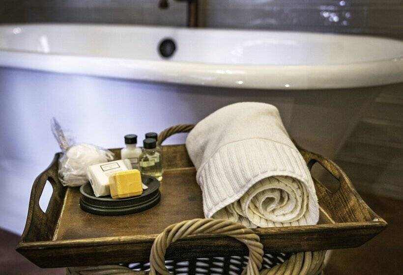 פונדק Europa Village Wineries And Resort