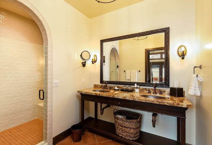 פונדק Europa Village Wineries And Resort