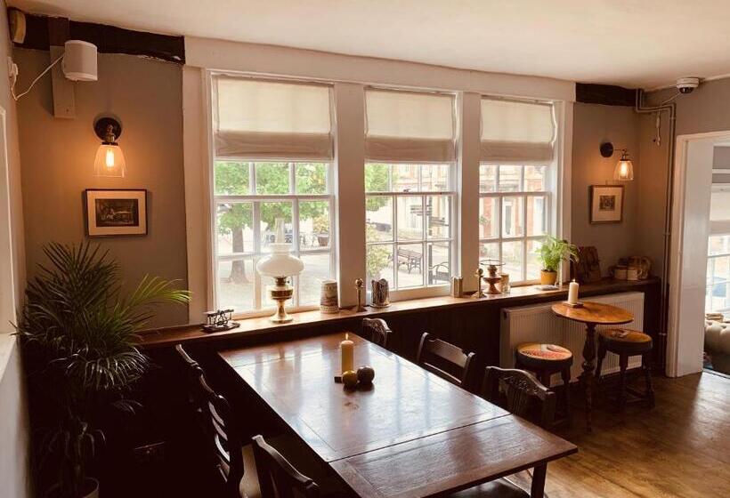 مبيت وإفطار The Swan Inn
