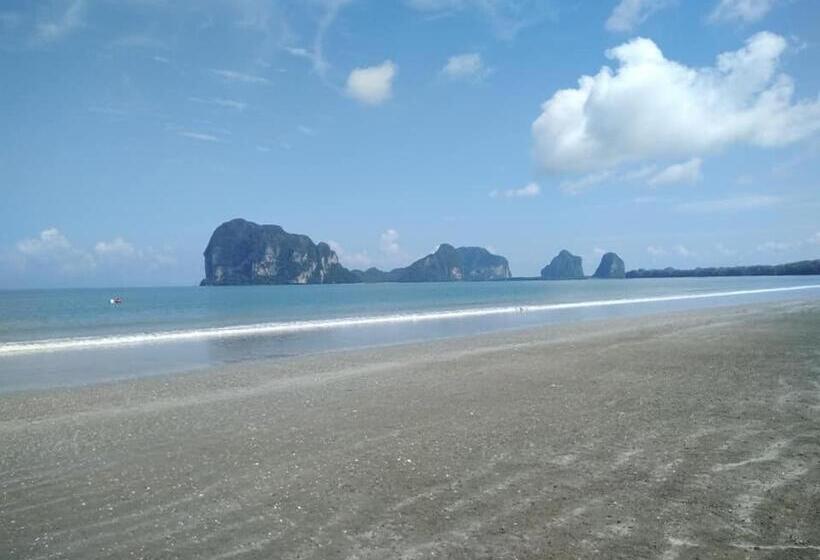 هتل Fisherman S Hut , ขนำชาวเลโฮมสเตย์