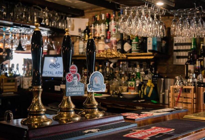 酒店 The Royal Arms