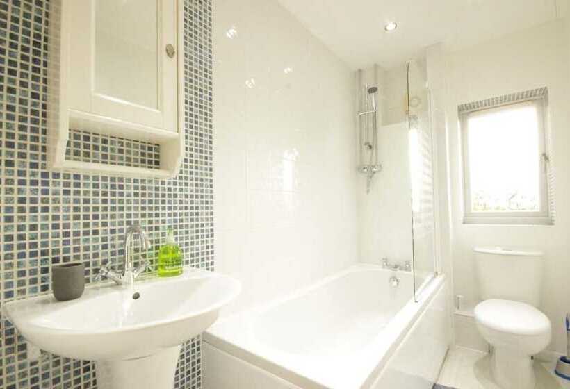פנסיון Fantastic 2 Bed House In Hull. Garden, Sky Tv