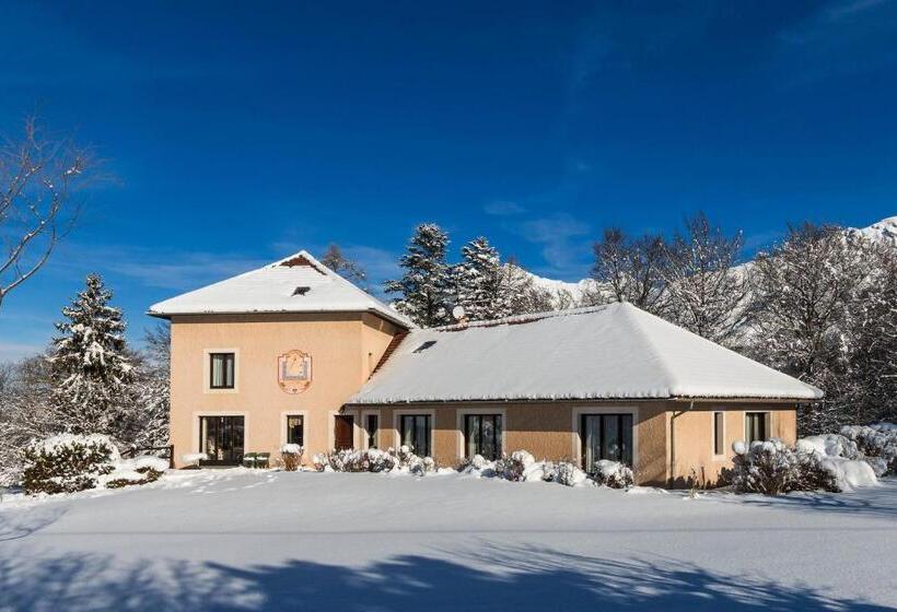 ペンション La Combe Fleurie Appartements & Chambres