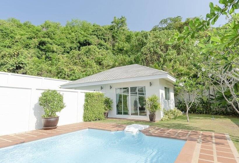 Baanpromphun Pool Villa By Bv