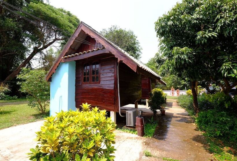 Отель Baanpakrimklong Sukhamon Homestay & Resort