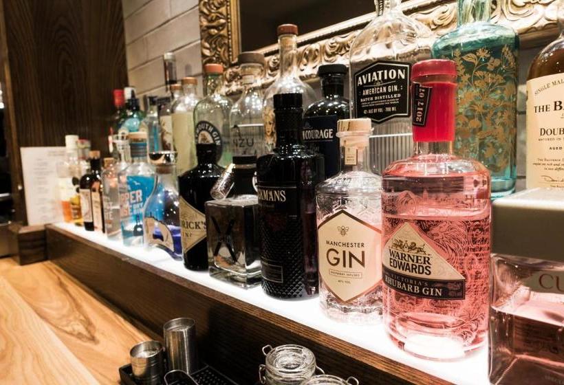 ホテル The Saracens Head