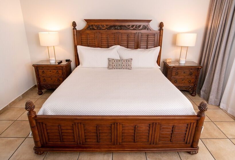 هتل Lazy Parrot Inn