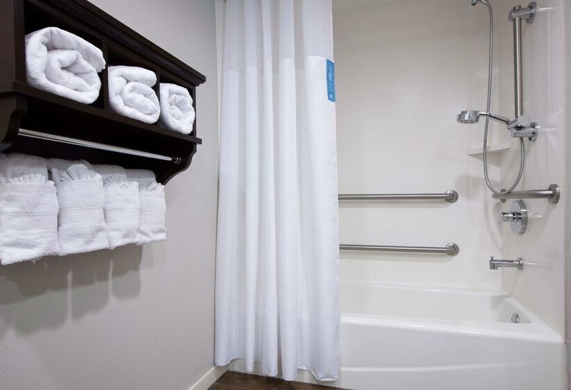 استراحتگاه Hampton Inn & Suites San Juan