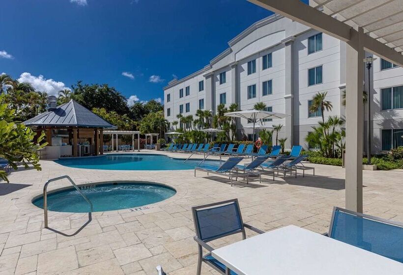 استراحتگاه Hampton Inn & Suites San Juan