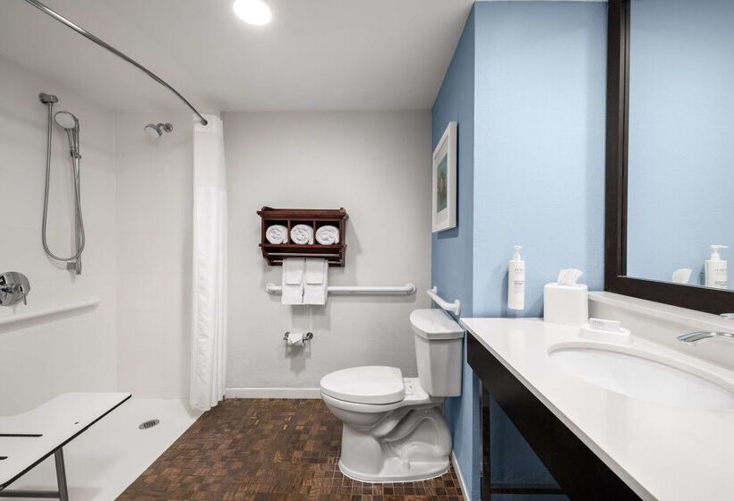 استراحتگاه Hampton Inn & Suites San Juan