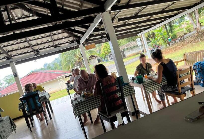 هتل Khaolak Hillside Villa
