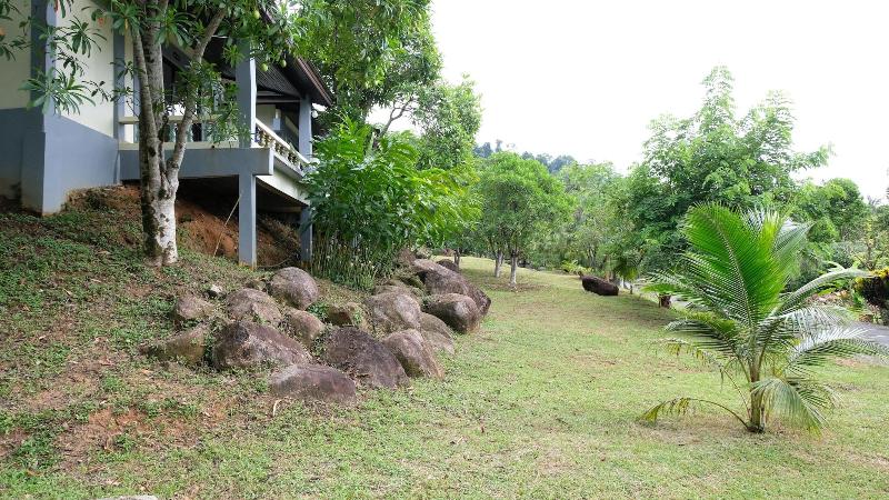 هتل Khaolak Hillside Villa