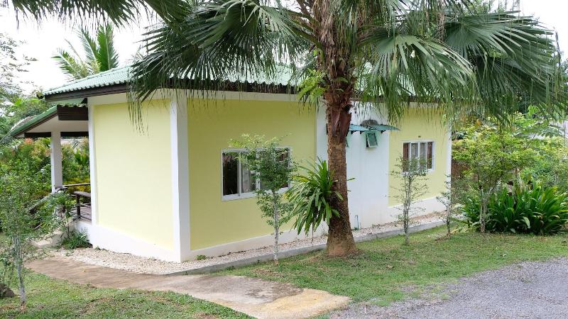 هتل Khaolak Hillside Villa