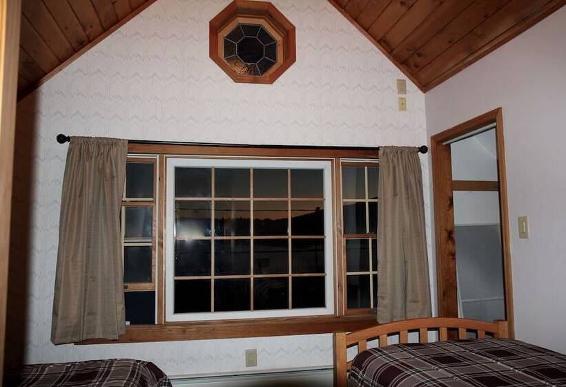 فندق على الطريق Sara Placid Inn & Suites