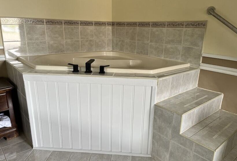 فندق على الطريق Sara Placid Inn & Suites