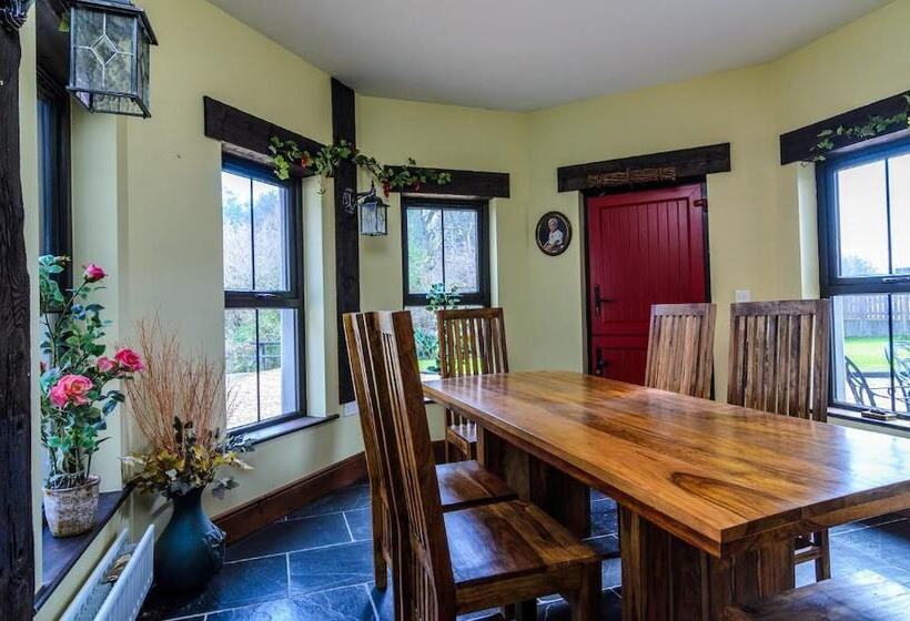 פנסיון Kesh Country Manor