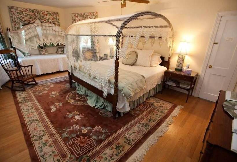 住宿加早餐  Inn On Poplar Hill