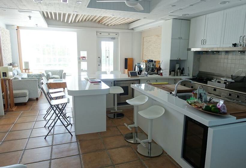 تختخواب و صبحانه Summerwings