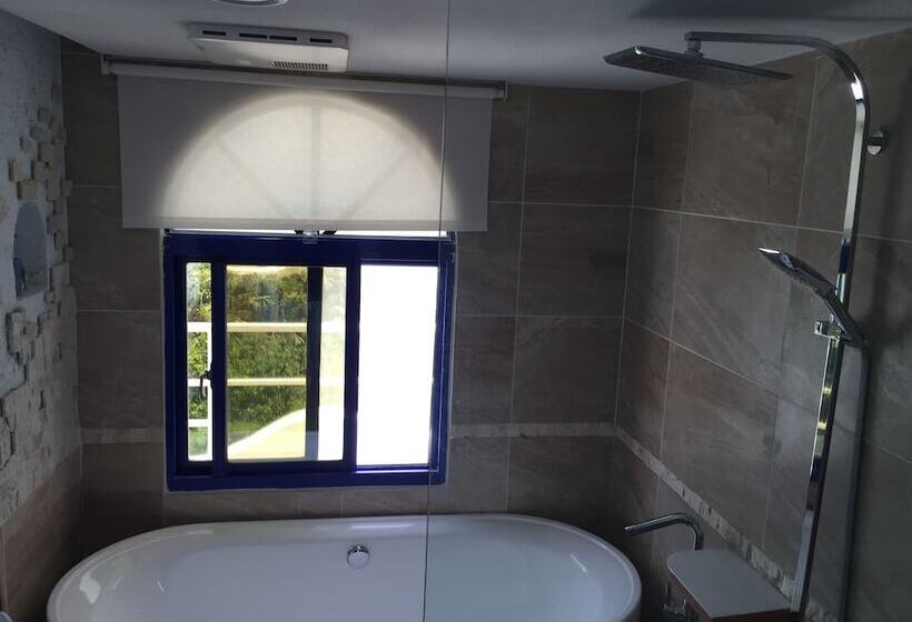 تختخواب و صبحانه Summerwings