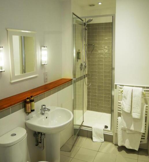 مسافرخانه The Rose And Crown