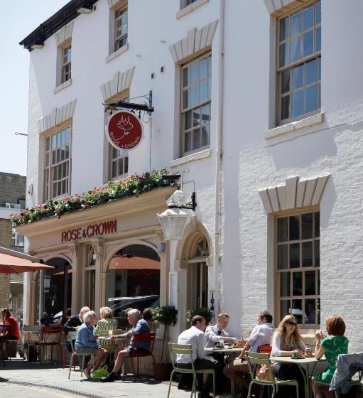 مسافرخانه The Rose And Crown