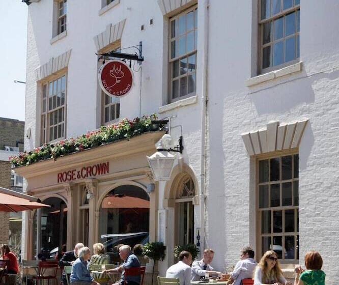 مسافرخانه The Rose And Crown