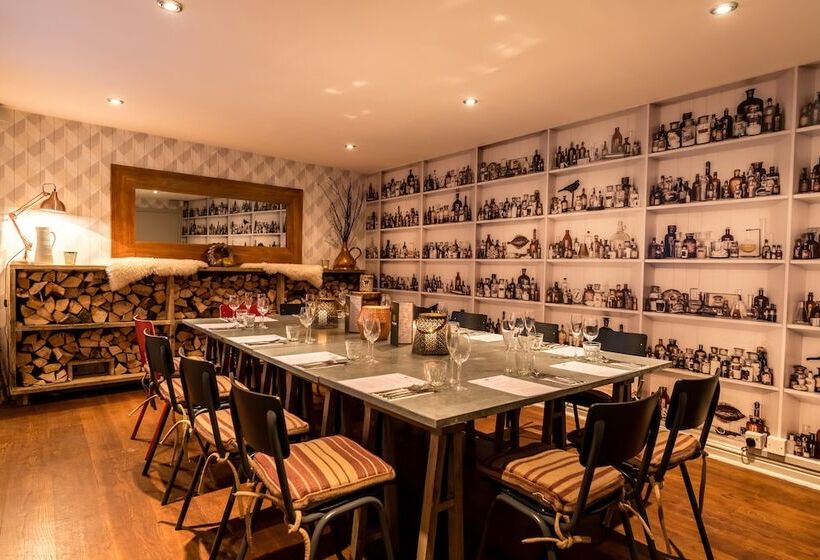 مسافرخانه The Rose And Crown