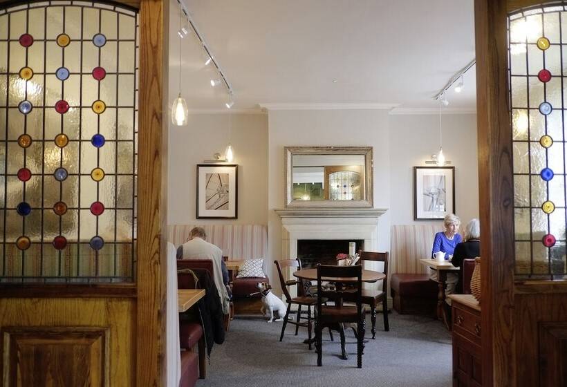 مسافرخانه The Rose And Crown