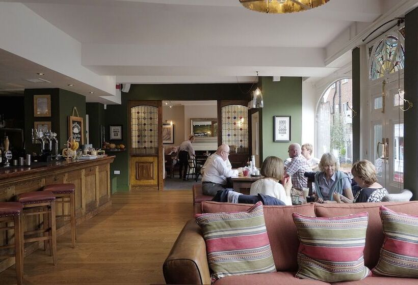 مسافرخانه The Rose And Crown