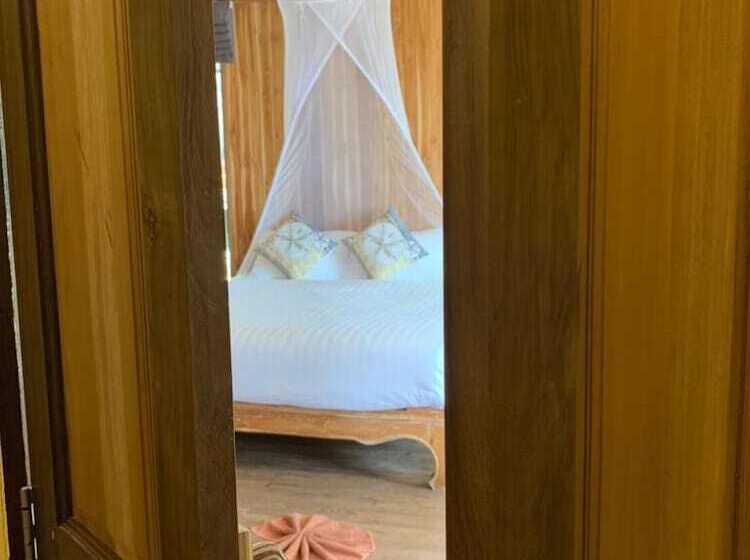 هتل Thiw Son Beach Resort