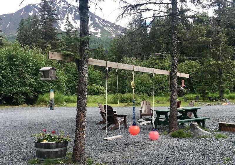 בית מלון כפרי Twin Peaks Lodge And Rv Park
