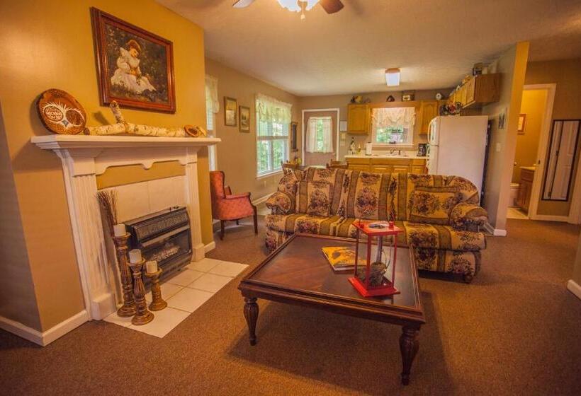 Nolichuckey Bluffs Bed & Breakfast Cabins
