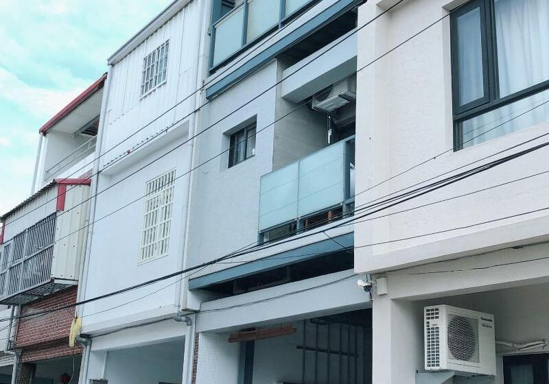 پانسیون Zozola