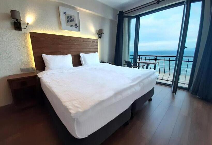 هتل 8 Rooms