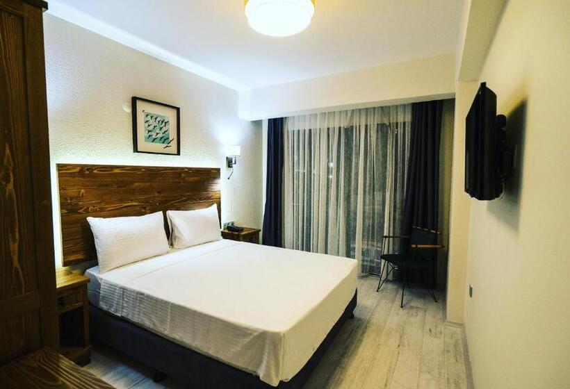 هتل 8 Rooms
