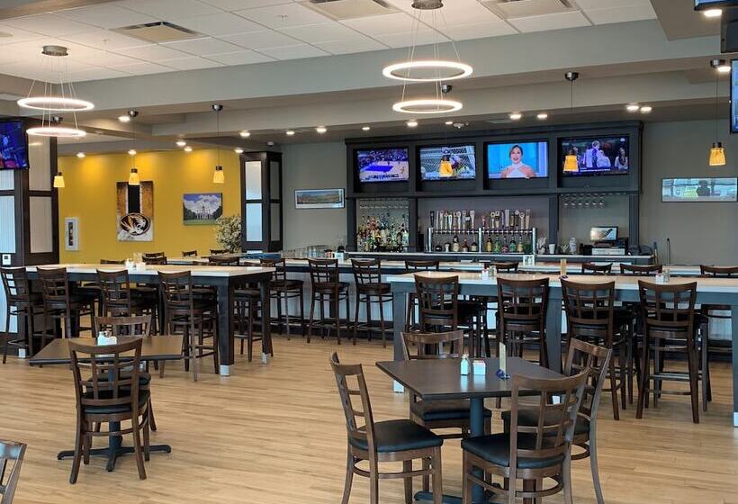 בית מלון כפרי Holiday Inn & Suites   Jefferson City, An Ihg