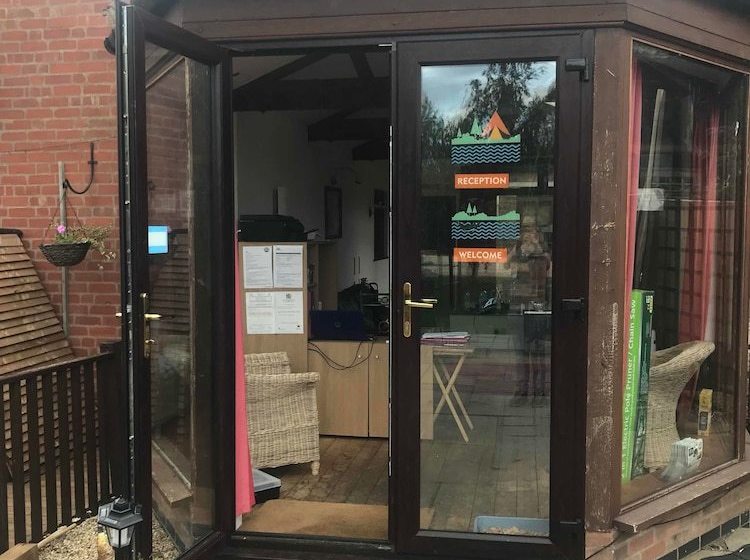 בית מלון כפרי Elton Barn Fishery & Retreat