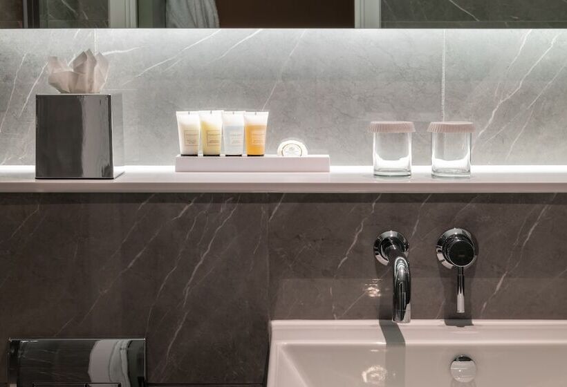 هتل The Resident Covent Garden