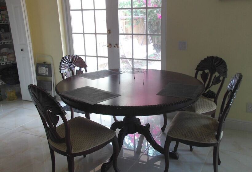 بنسيون Dawson's House