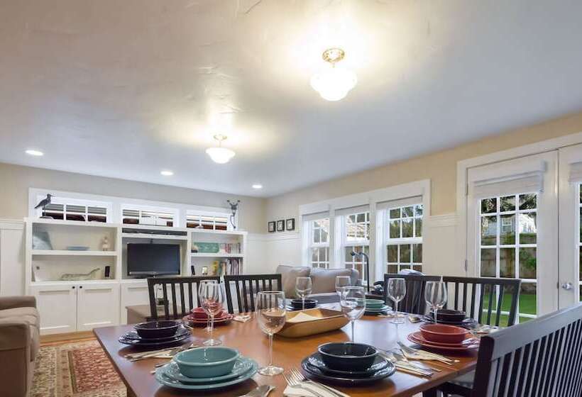Seaside Vacation Homes