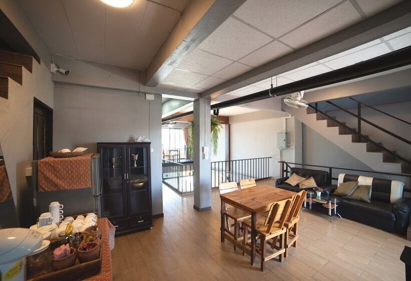 هاستل Krung Kao Traveller Lodge