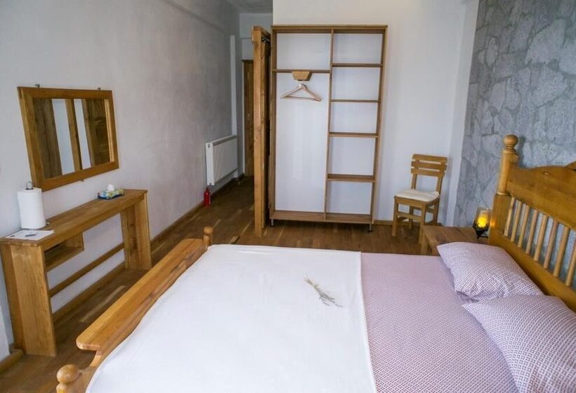 تختخواب و صبحانه Farmidaya Biotel