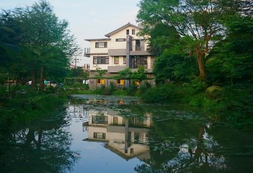 تختخواب و صبحانه Stone House Homestay