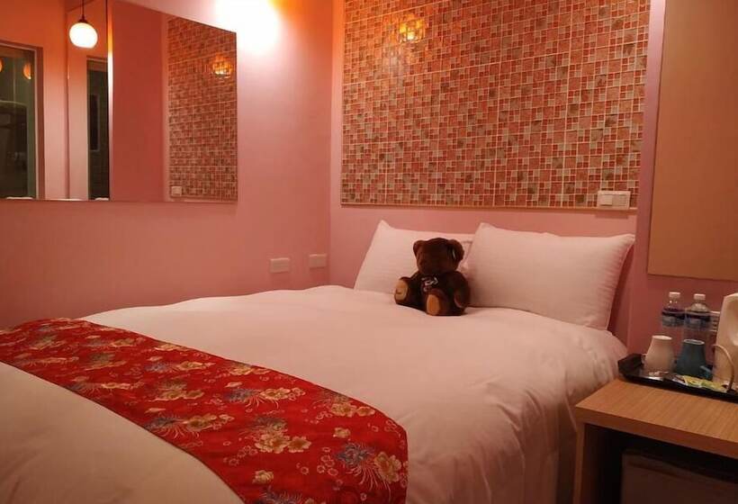 تختخواب و صبحانه Sun Moon Lake Crown Yu