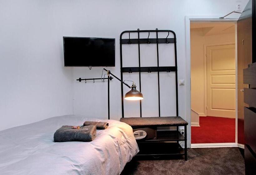 فندق Eight Rooms