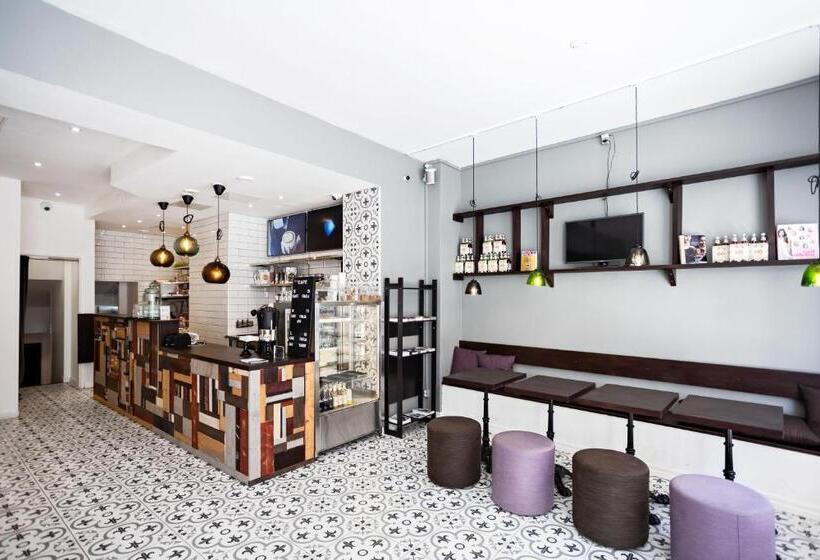 فندق Eight Rooms