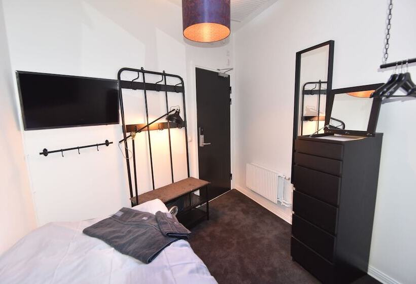 فندق Eight Rooms