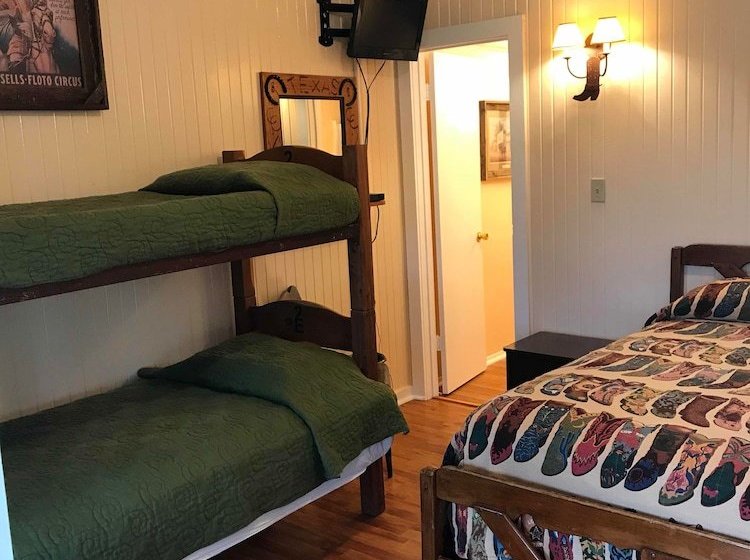 교외 호텔 Twin Elm Guest Ranch